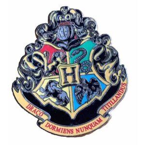 Wizarding World of Harry Potter Hogwarts Crest Emblem Pin U.Studio Trade Collect